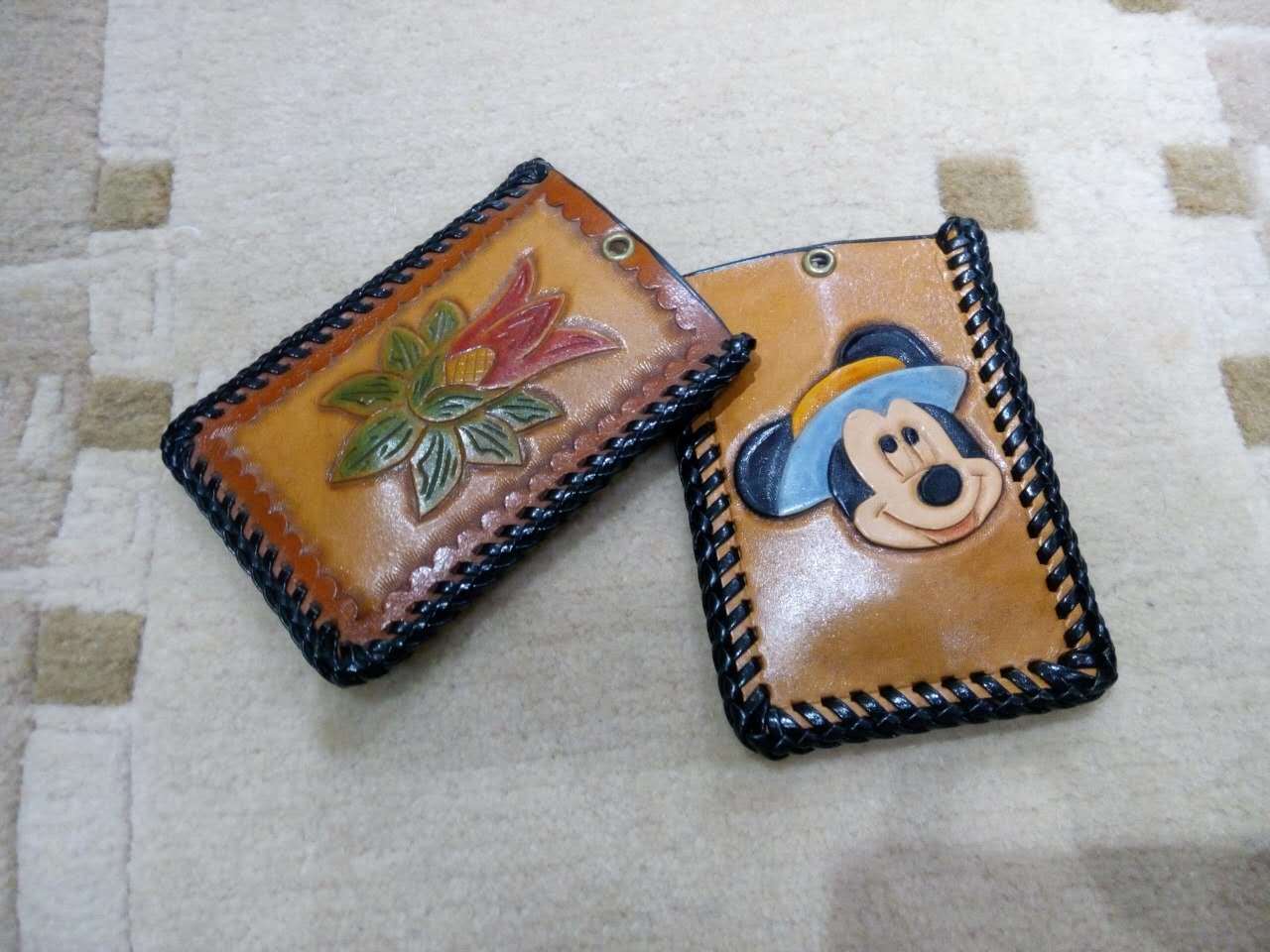 <p>Yu Family Carved Leather Card Holder&nbsp;</p>