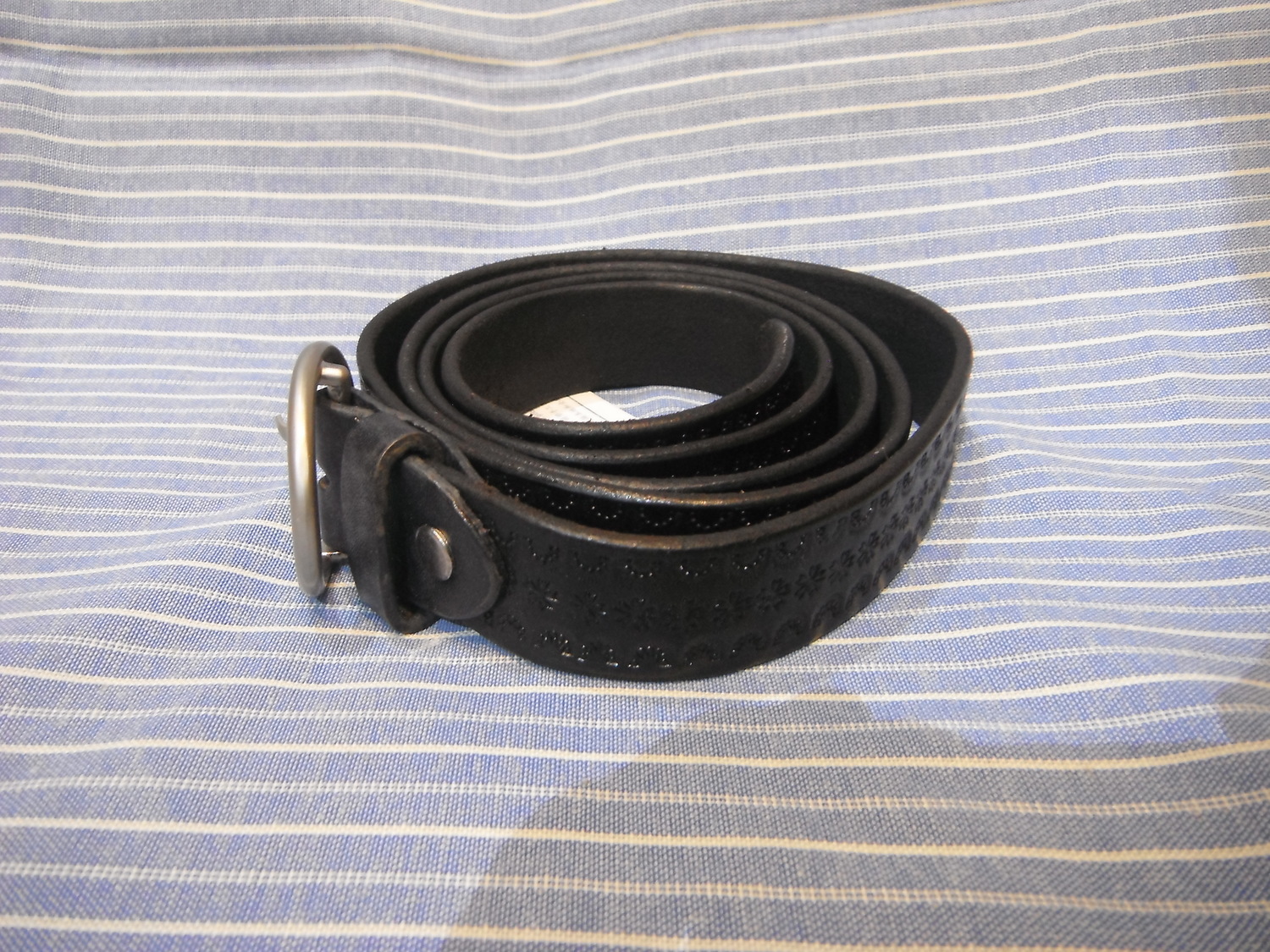 <p>Narrow Leather Belt&nbsp;</p>
