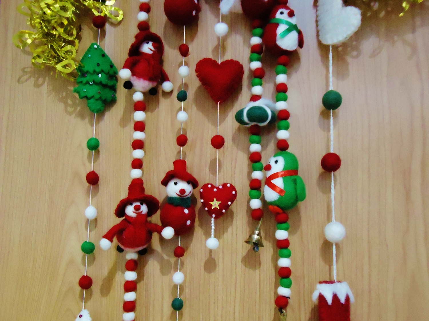 <p>Felt Christmas Bells &amp; Beads</p>