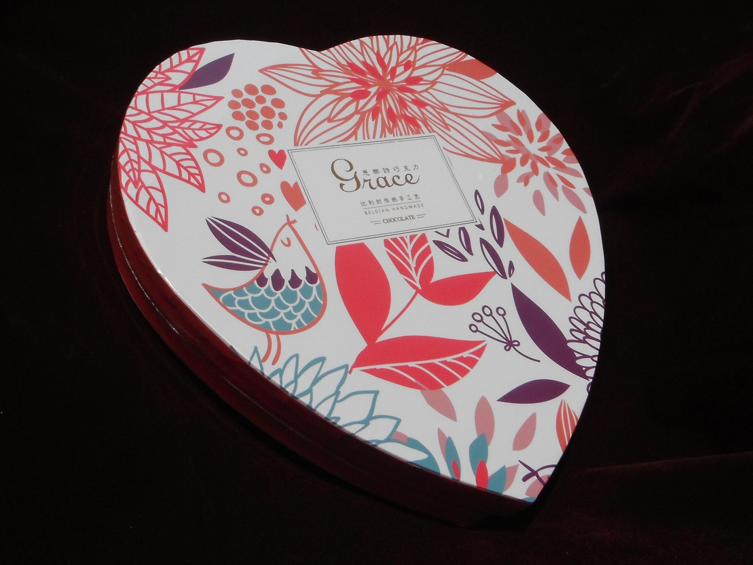 <p>Grace Heart-shaped chocolate box&nbsp;</p>