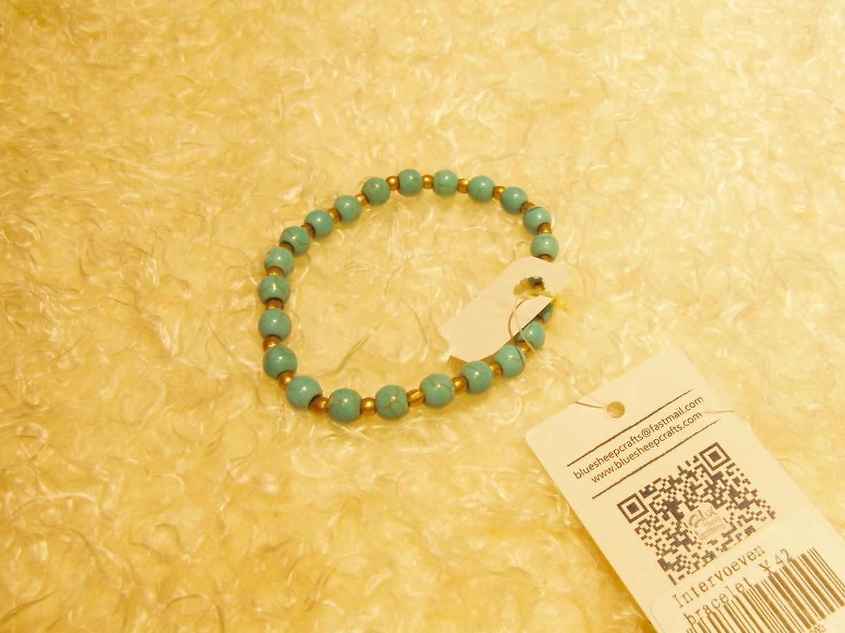 <p>Turquoise Bead Bracelet</p>
